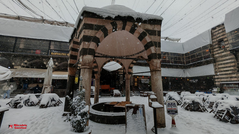 Diyarbakır'da Kar Yağışı Etkili Oldu Ticaret Resmen Durdu! Hasanpaşa Hanı