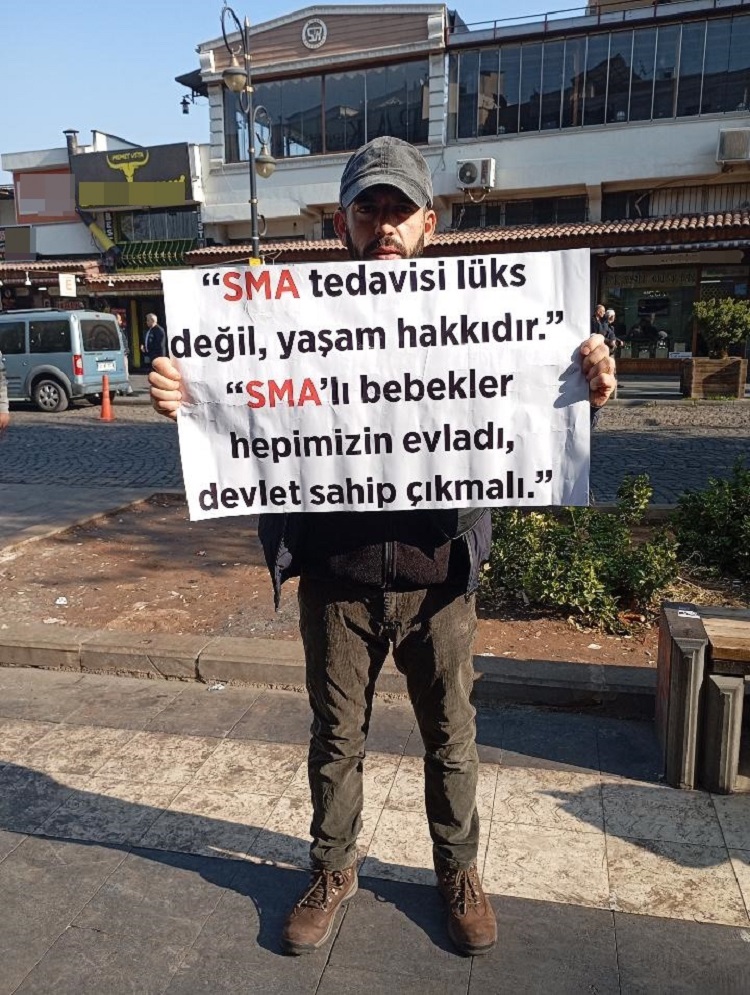 Diyarbakır’da Tek Kişilik Farkındalık Eylemi İşte Sebebi! (1)