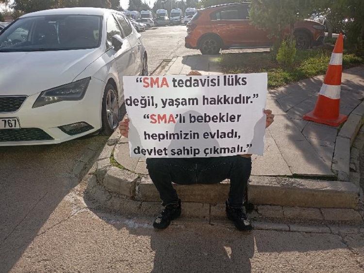Diyarbakır’da Tek Kişilik Farkındalık Eylemi İşte Sebebi! (2)