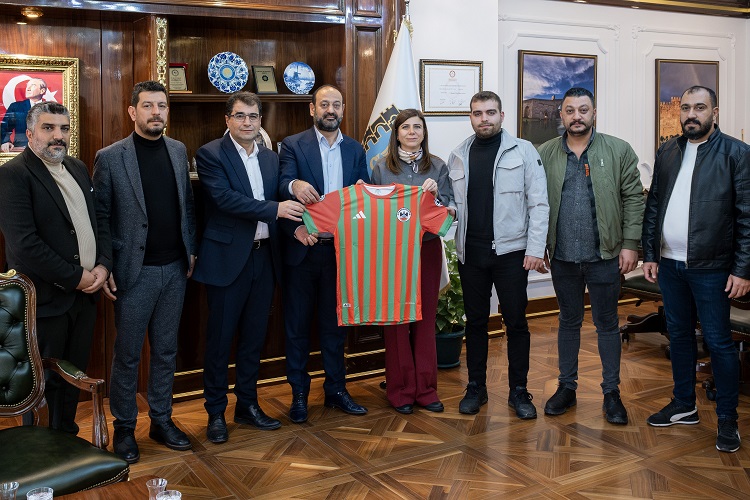 Diyarbakırspor, Büyükşehir Belediye Eşbaşkanı Bucak’ı Ziyaret Etti! Serra Bucak-1