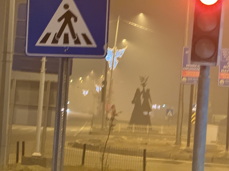 Iğdır’da Sis Çöktü Göz Gözü Görmez Oldu! (1)