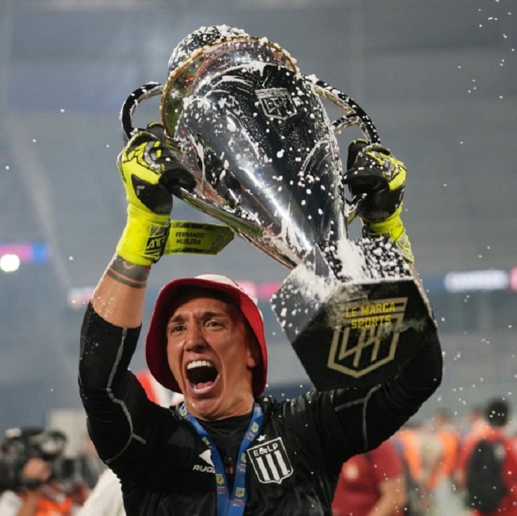 Iki Penalti Kurtaran Muslera Est (1)