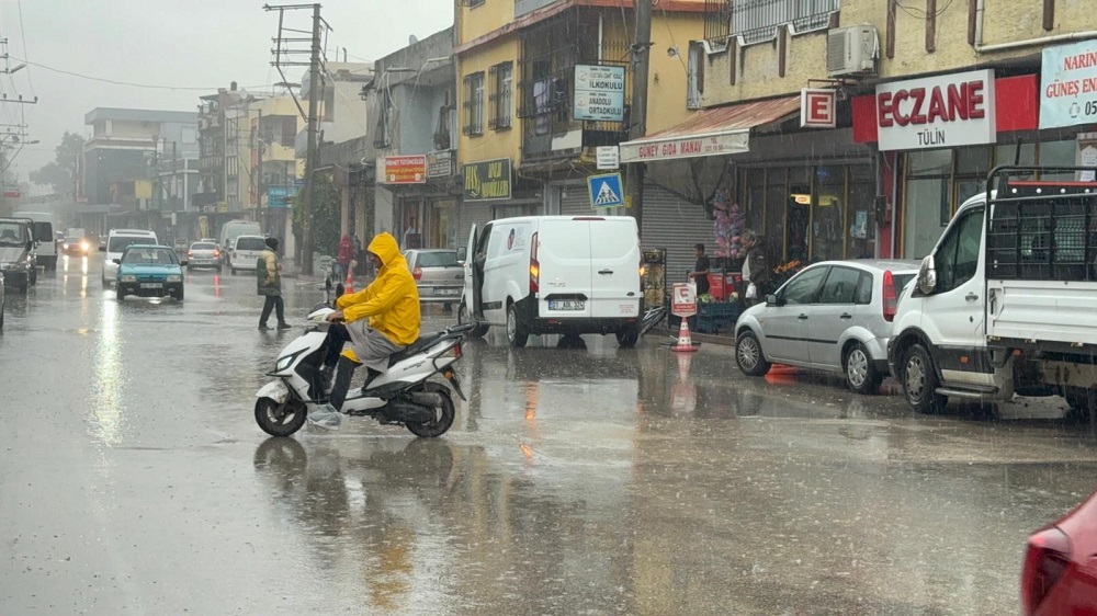Kuvvetli Yağmur Sonrası Semt Pazarı Göle Döndü! (1)