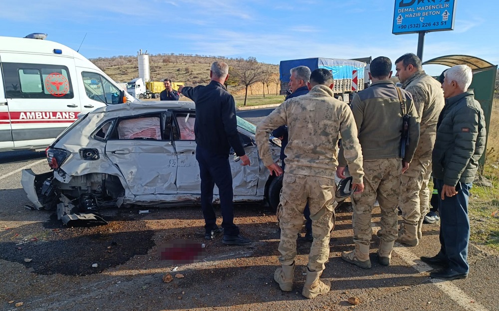 Mardi̇n Di̇yarbakir Karayolu Doktor Tir Kazasi