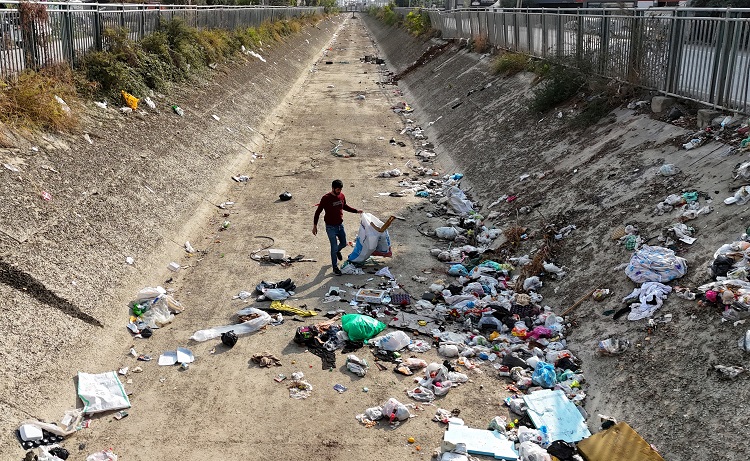 Sulama Kanalları Çöp Yuvasına Döndü Vatandaş Tepki Gösterdi! (1) Adana