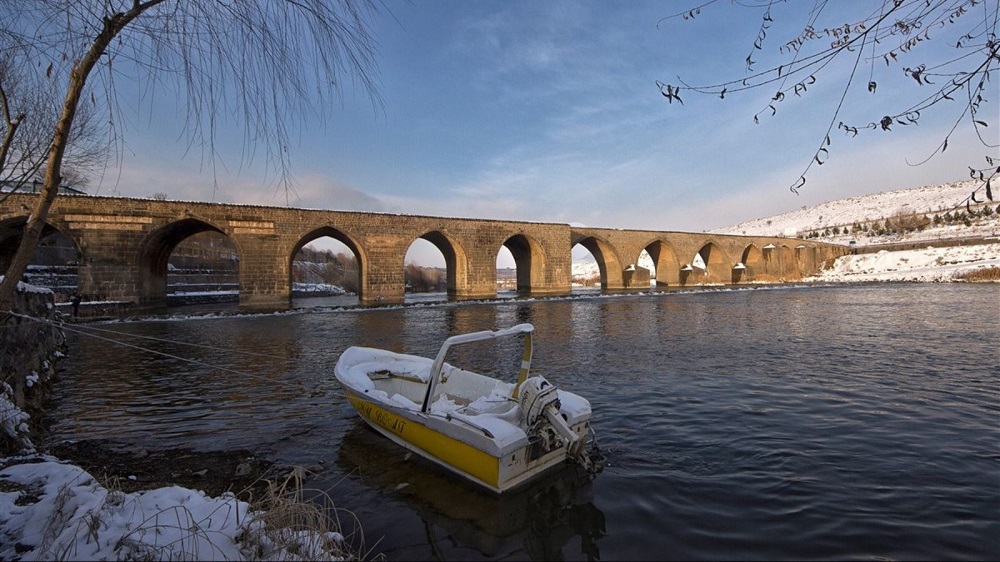 Diyarbakır On Gözlü Köprü Dicle Nehri Kar Kar Yağışı Hava Durumu Manzara-1