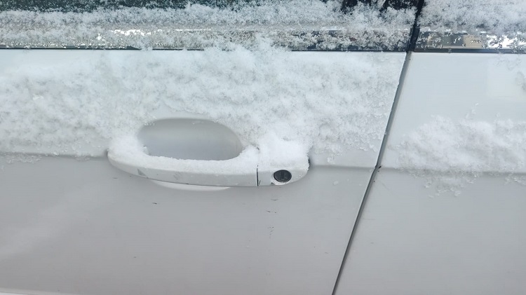 Diyarbakır’da Araçlar Buz Tuttu Sürücüler Yola Çıkamadı! (2)