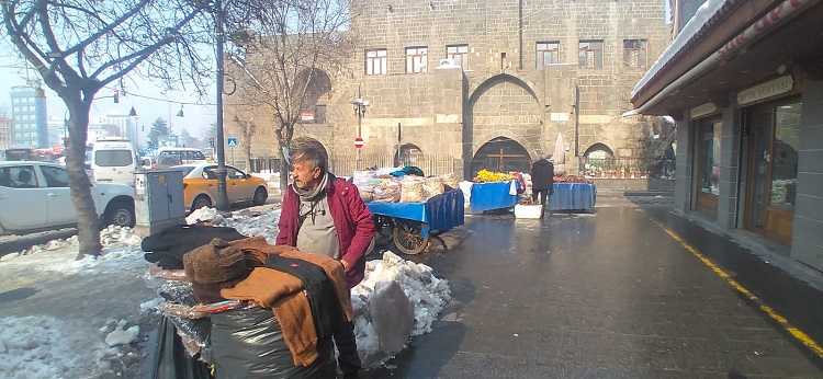 Diyarbakır’da Dondurucu Havada Siftah Yapamadan Kapatıyorlar!-1