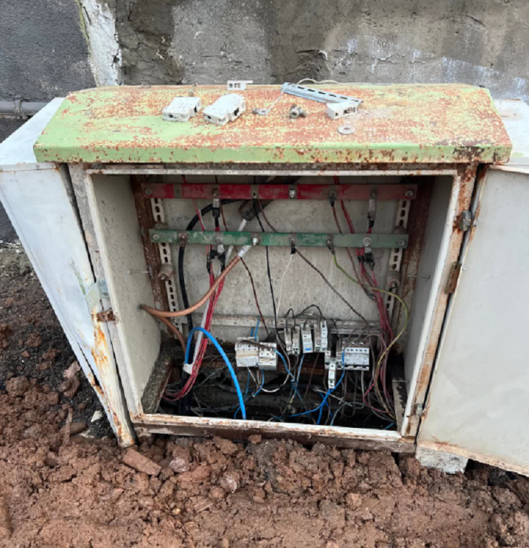 Diyarbakır’da Kış Ortasında Elektrik Çilesi 3 Gündür Karanlık Ve Soğuktalar!