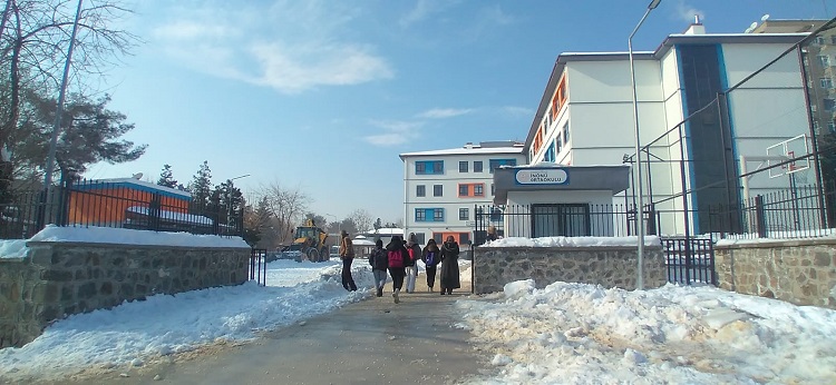Diyarbakır’da Okullar Açıldı Öğrencilerin Imtihanı Kar Oldu! (2)
