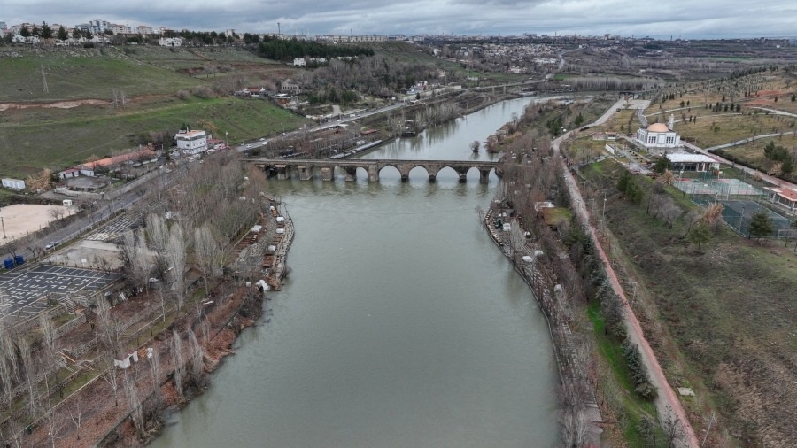 Diyarbakır On Gözlü Köprü Kafe