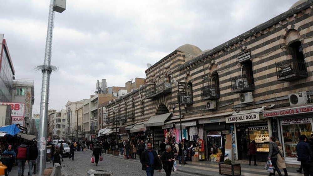 Diyarbakır Sur Hasanpaşa Hasan Paşa Hanı Kalabalık Hava Durumu Yağış Yağmur