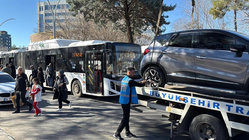 Diyarbakır’da Sorundu Büyükşehir Harekete Geçti! Park Araç Çekme Çekici