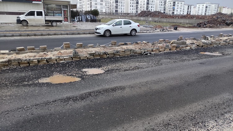 Diyarbakır’da Yol Çilesi Yapımı 5 Ay, Ömrü 2 Ay Sürdü! (1)-1
