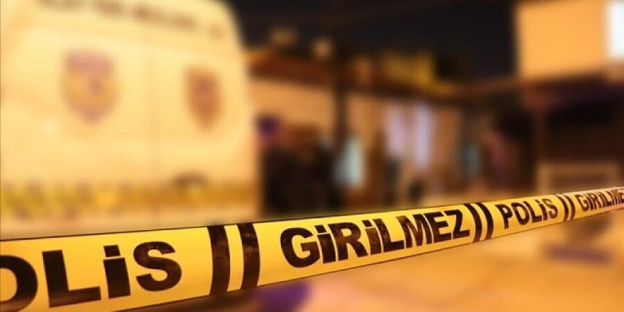 Şanlıurfa’da otomobil bariyerlere saplandı: Ölüler ve ağır yaralı var