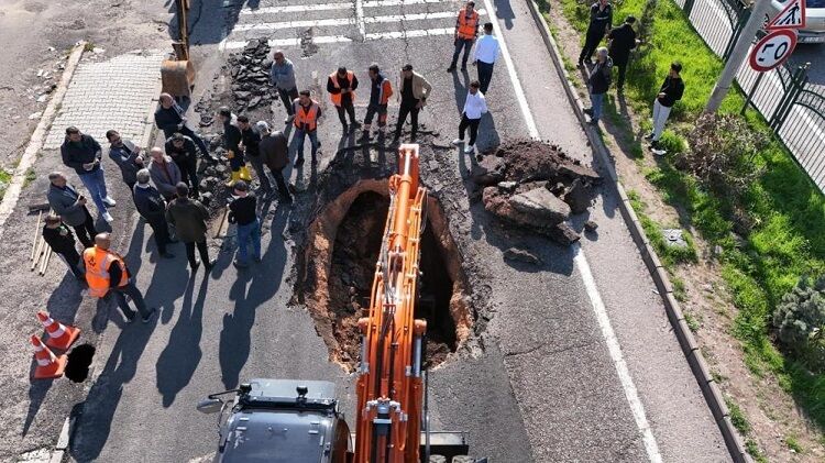 Diyarbakır Sşlvan Yolu Yol Çökme Seyrantepe Yol