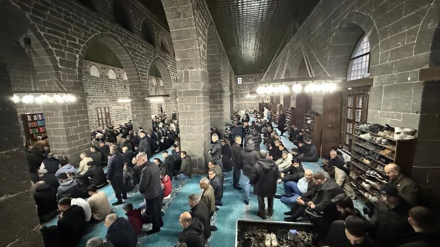 Diyarbakır Ulu Cami’de Bayram Namazı Kılındı