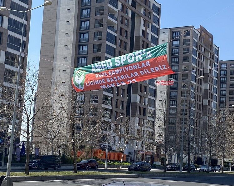 Diyarbakır'da Uefa Sesleri Amedspor Için Şaşırtan Pankart!