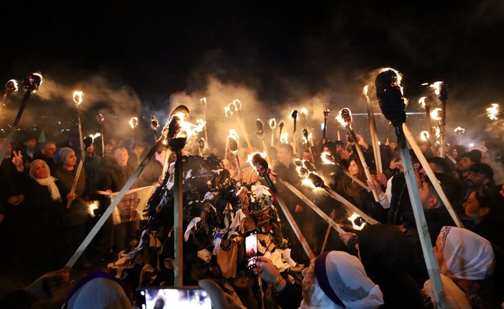 Karacadağ’da Ilk Kez Newroz Kutlandı Meşaleler Yakıldı, Halaylar Çekildi-1