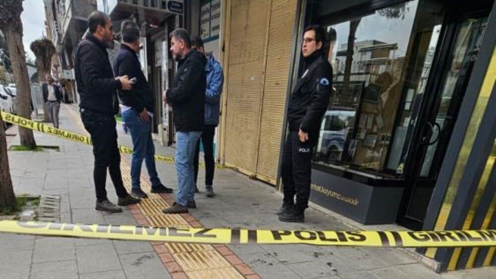 Olay Yeri Diyarbakır Diyarbakır’da 1 Günde Ikinci “Kuyumcu Soygunu” Vakası Yaralı Var!