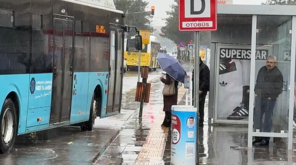 Yağmur Diyarbakır Hava Durumu Yağış Durak Manzara Otobüs Ulaşım