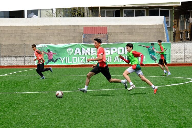 Amedspor Seçmelerinde Siirt Çıkarması 400 Genç Ter Döktü! (2)