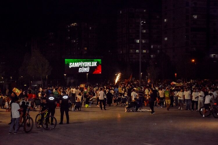 Büyükşehir Duyurdu Amedspor Için Dev Ekran Kurulacak İşte Adresleri!-1