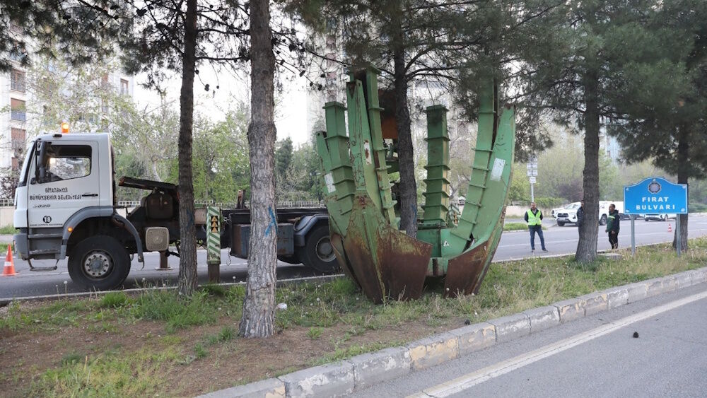 “Diyarbakır Büyükşehir Yüzlerce Ağaç Kesti” Iddiasına Açıklama!