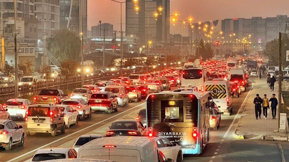 Diyarbakır Ulaşım Araba Yol Trafik Otobüs Cadde Karanlık Manzara Kuyruk