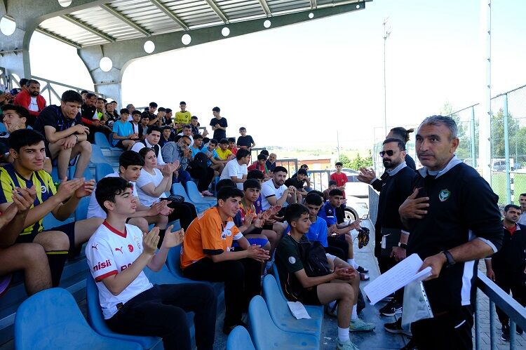 Adıyaman’da Amedspor Için 400 Genç Ter Döktü!-1