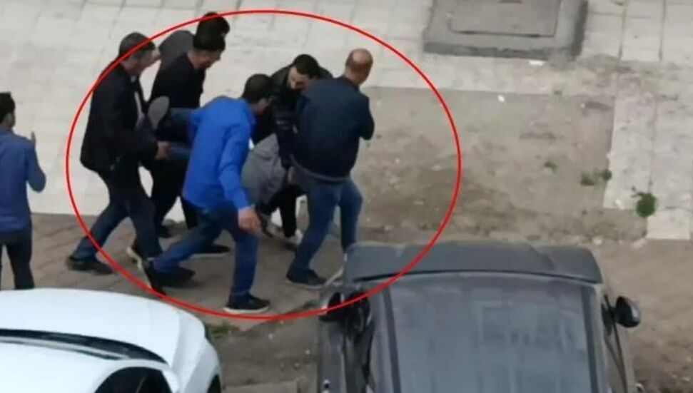Diyarbakır’da akrabalar sokak ortasında çatıştı: Ölü ve yaralılar var!