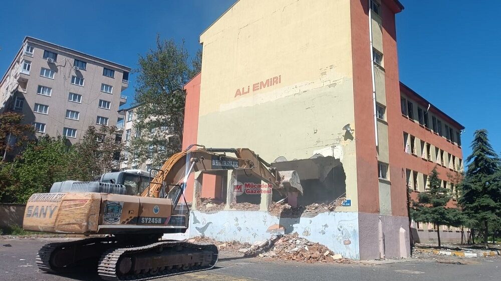 Diyarbakır Ali Emiri Ortaokulu Diyarbakır’da Tarihi Okulda Beklenen Yıkım Başladı!