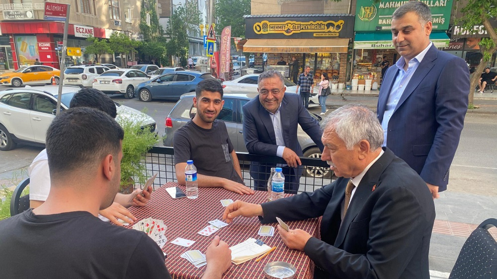 Diyarbakır'a Sürpriz Misafir Gençlerle Oyun Oynadı! Zeydan Karalar