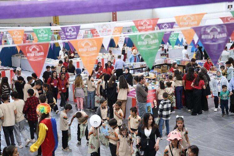 Diyarbakır'da 6’Ncı Kez Kapılarını Açtı Kitap Fuarına Rekor Ilgi
