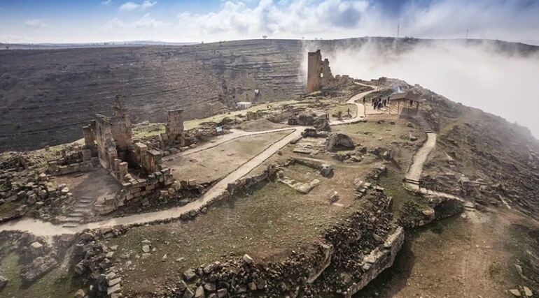 Diyarbakır’daki Zerzevan Kalesi Ve Gizemli Mithras Tapınağı