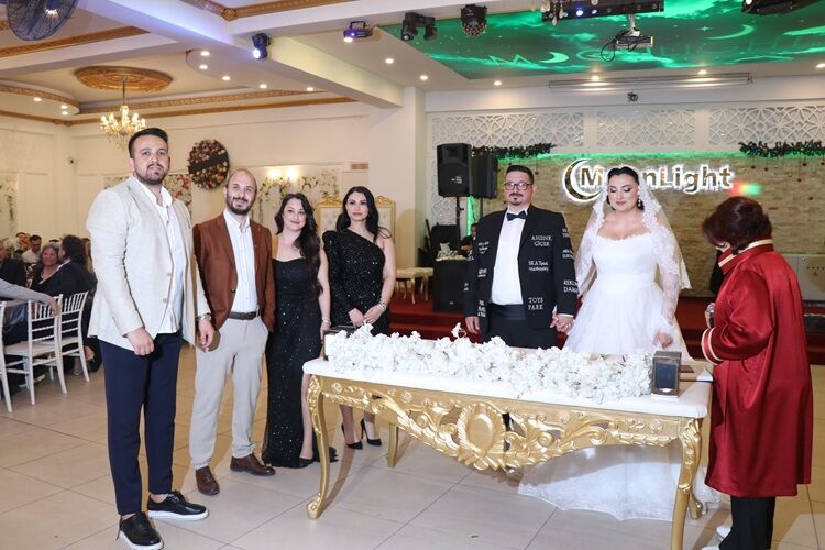 Düğüne Gittiler Damatlığı Görünce Şoke Oldular, Işte Sebebi! (1)-1