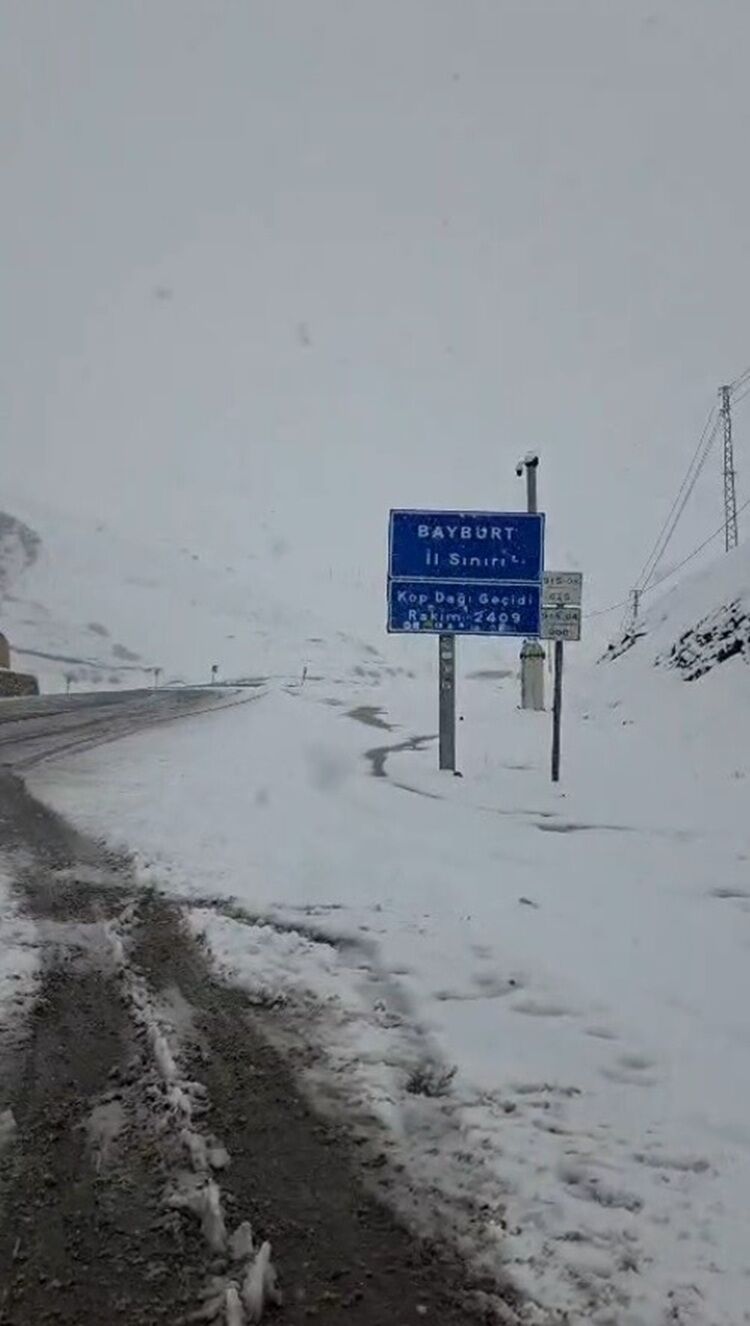 Mayıs Ortasında Kış Geri Döndü O Şehirde Lapa Lapa Kar Yağdı! (2)