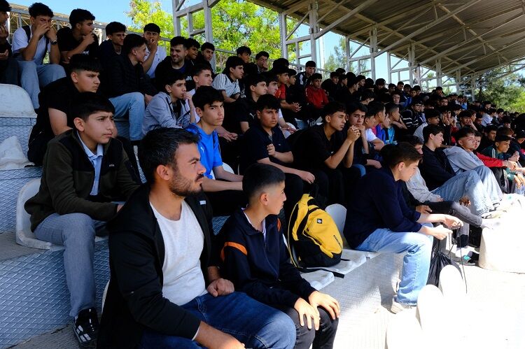 Şanlıurfa’da Amedspor Rüzgarı 800 Genç Sahaya Indi!-1