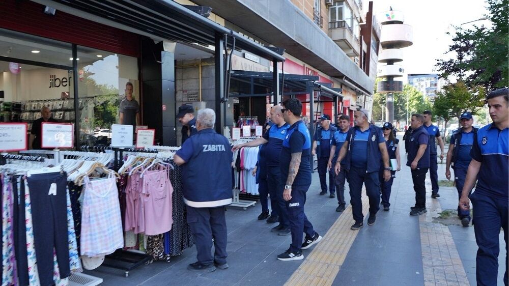 Diyarbakır’ın Bağlar Bağlar Belediyesi Zabıta Ekipleri,