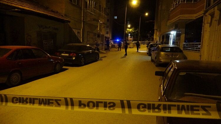 Malatya’da Bir Genç Silahlı Saldırıda Yaralandı Minibüsteki Kadın Mucize Eseri Kurtuldu!-1