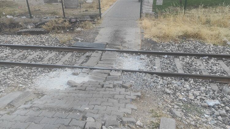 Diyarbakır’da Binlerce Yaya Ve Kurye Kullanıyordu O Geçit Alarm Veriyor! (2)