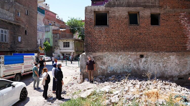Eşbaşkanlar Sahaya Indi Diyarbakır’daki O Yapılar Yıkılıyor!-1