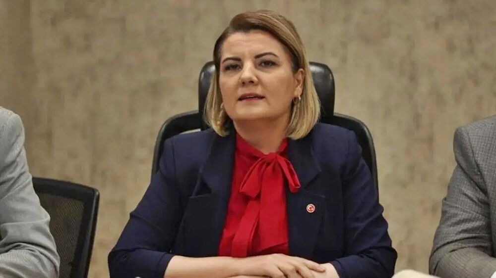 İzmit Belediyesi Başkanı Fatma Kaplan Hürriyet Gözaltına Alındı