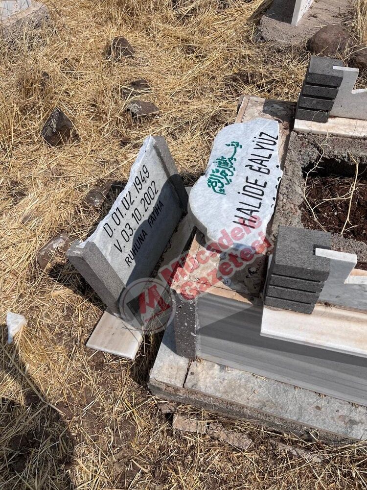 Diyarbakır’da Mezarlık Tahrip Edildi Ailenin Iddiaları Vahim! (1)