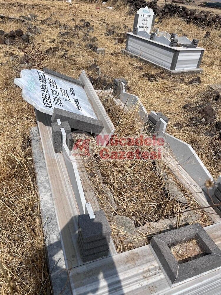 Diyarbakır’da Mezarlık Tahrip Edildi Ailenin Iddiaları Vahim! (3)