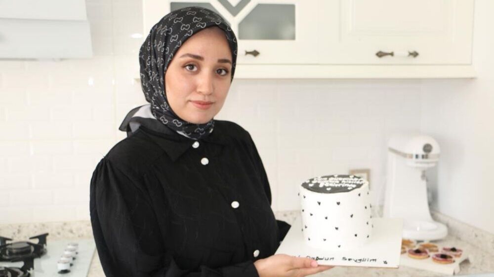 Diyarbakır’da 2 çocuk annesi, evini pastaneye çevirdi