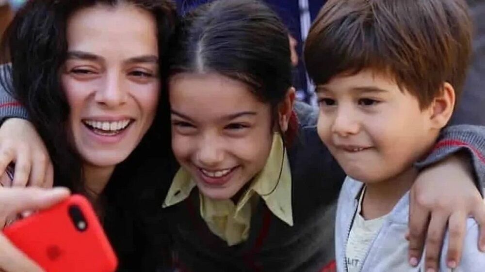 Oyuncu Kübra Süzgün Özge Özpirinçci