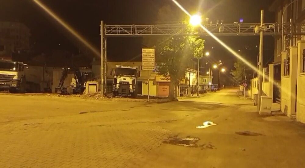 Adana beşik gibi sallandı: 5 ili etkileyen şiddetli deprem oldu!