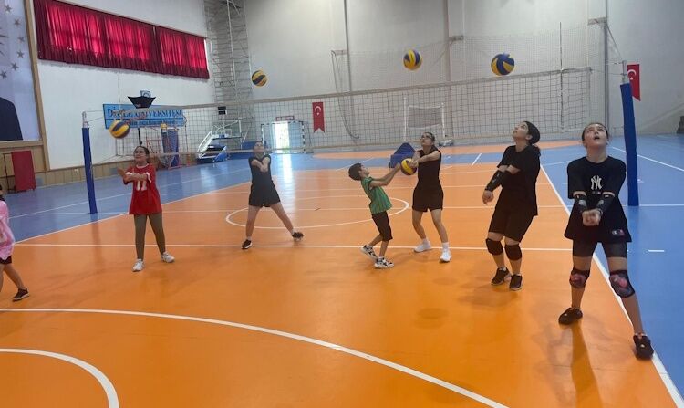 Dicle Üniversitesi Kurs Voleybol Eğitim
