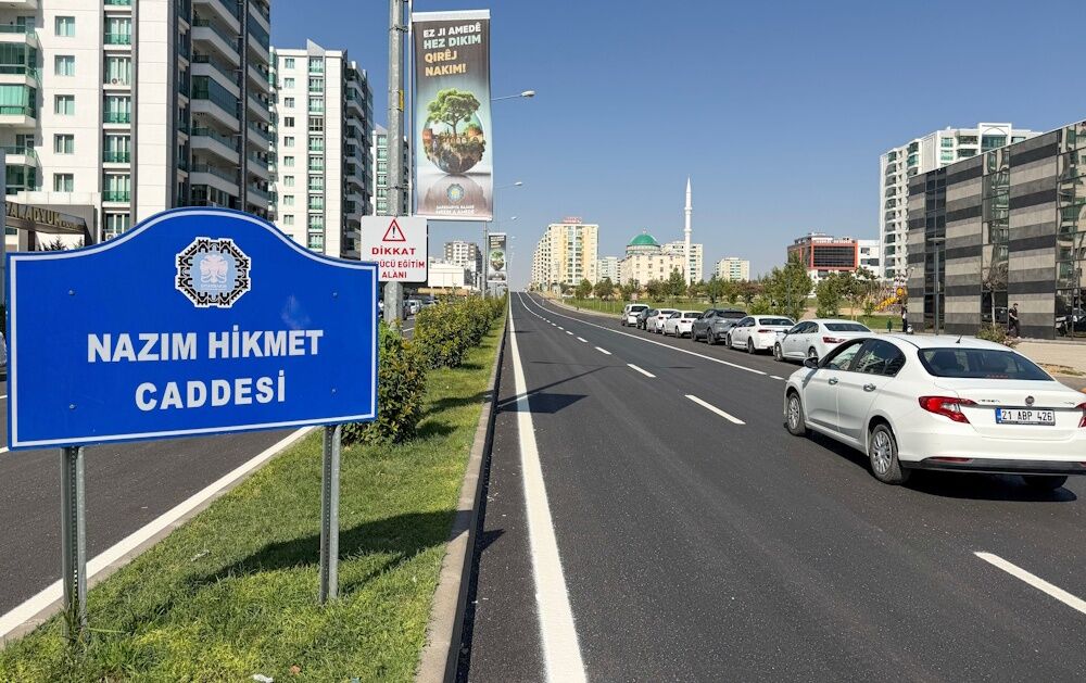 Diyarbakır Cadde Nazım Hikmet Caddesi Trafik Araç